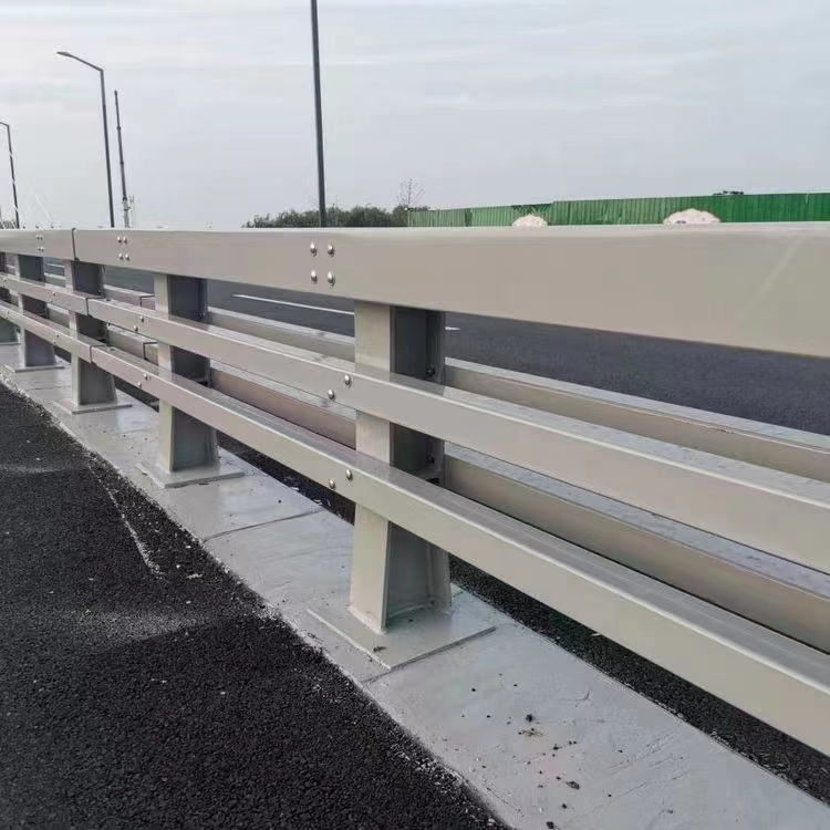 三级公路护栏立柱最低厚度标准
