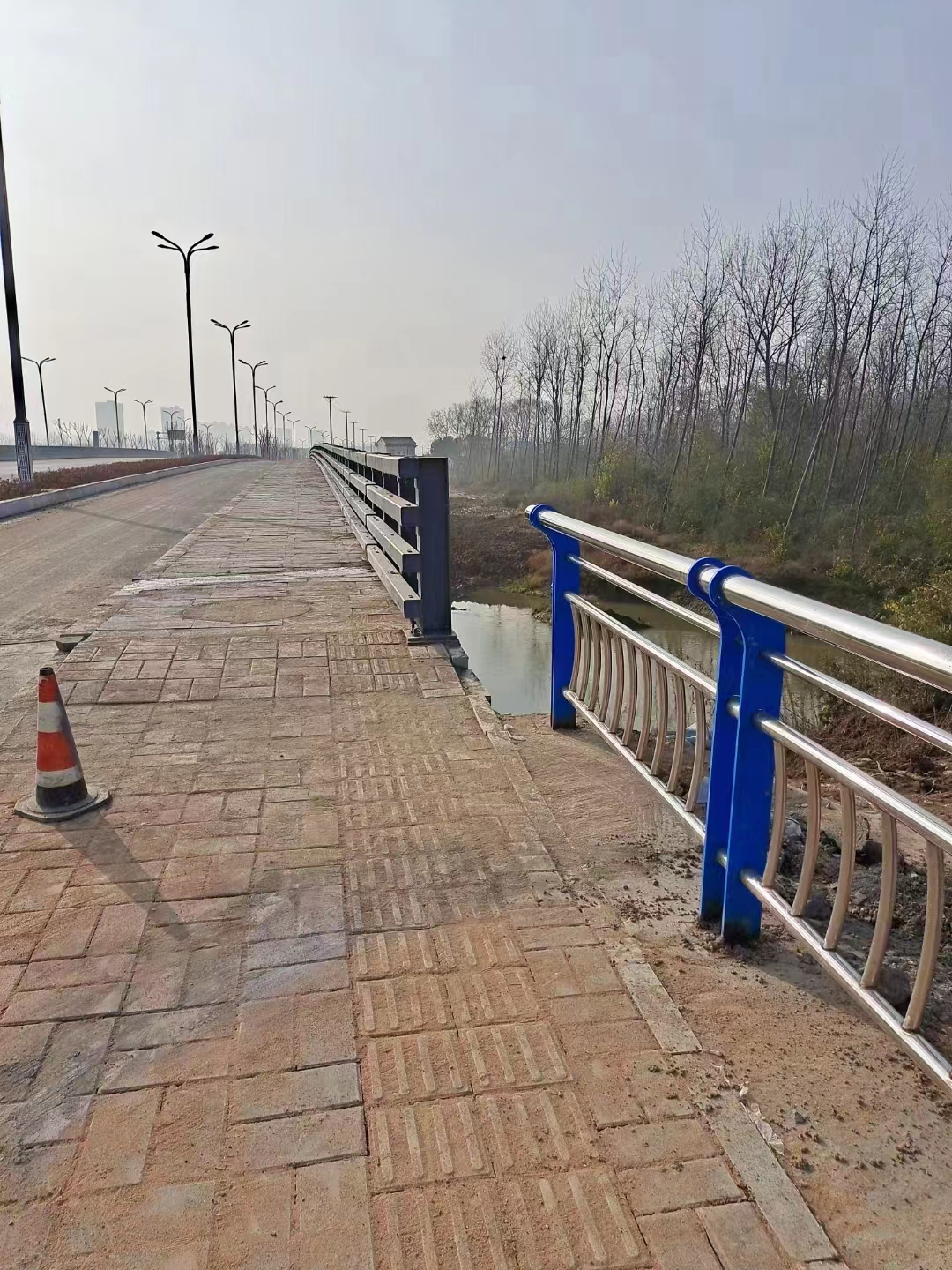 道路防撞护栏在城市道路的重要性