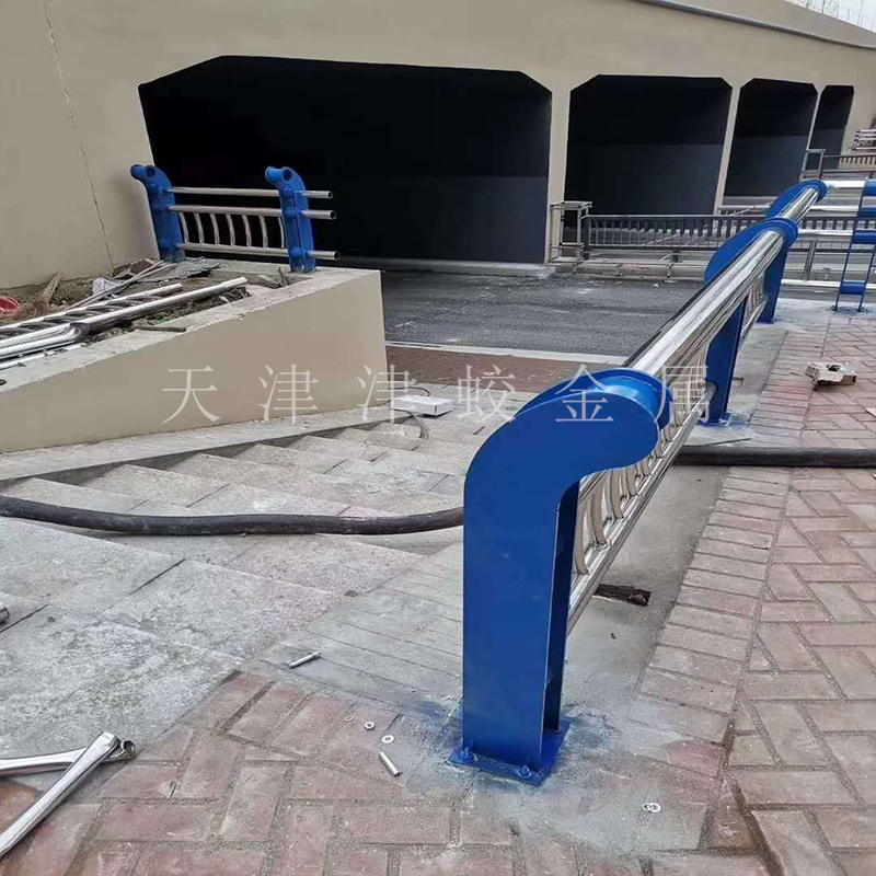防撞护栏厚度允许的公差