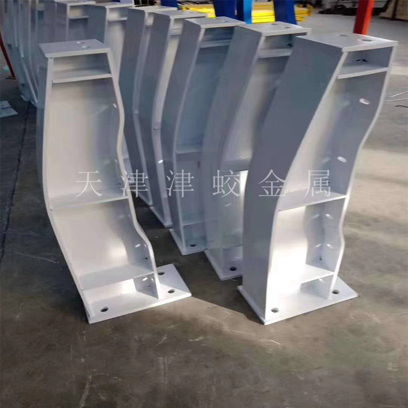 道路桥梁防撞护栏使用寿命