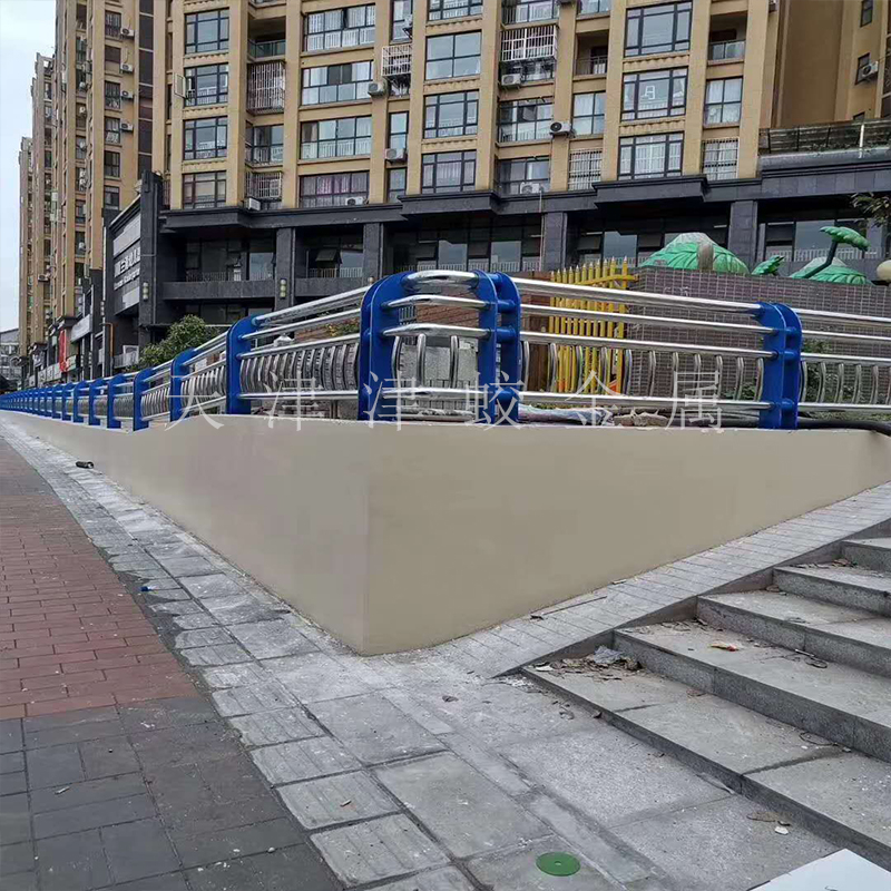 道路桥梁防撞护栏缓冲力度